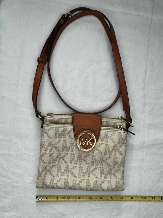 Michael Kors Fulton Vanilla Signature Crossbody - Picture 1 of 16
